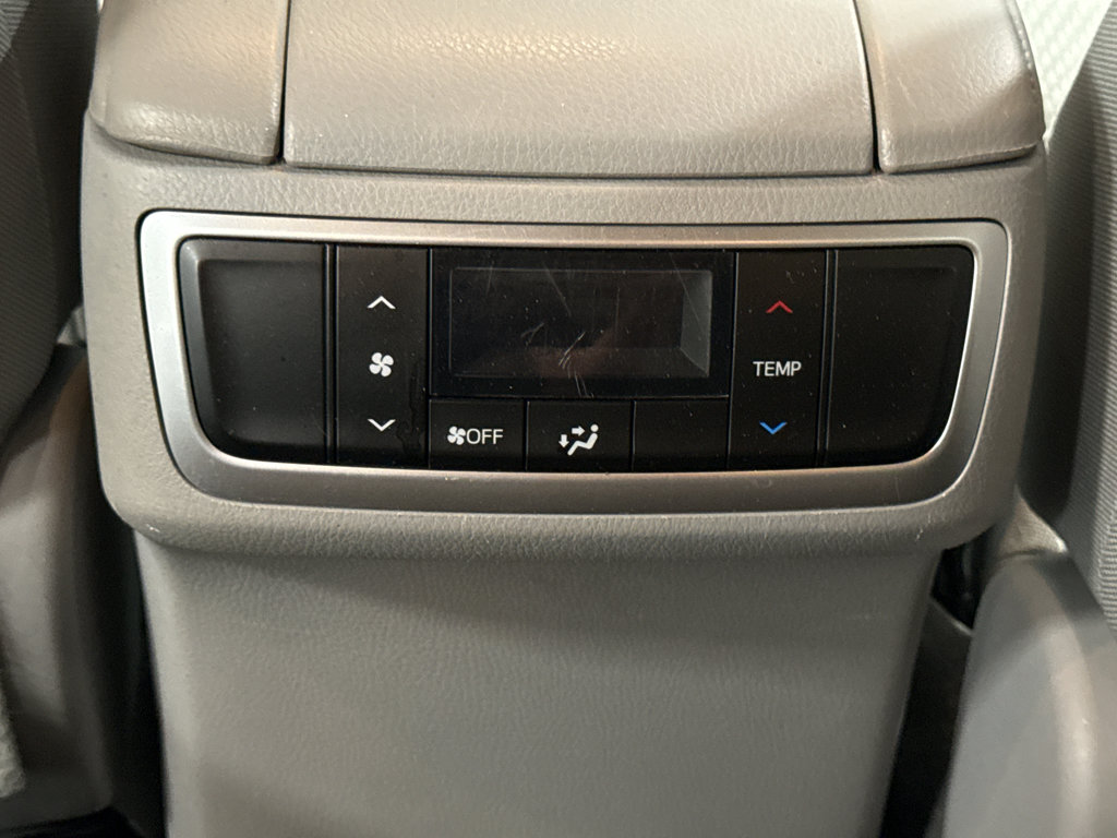 Used 2017 Toyota Highlander LE image 27