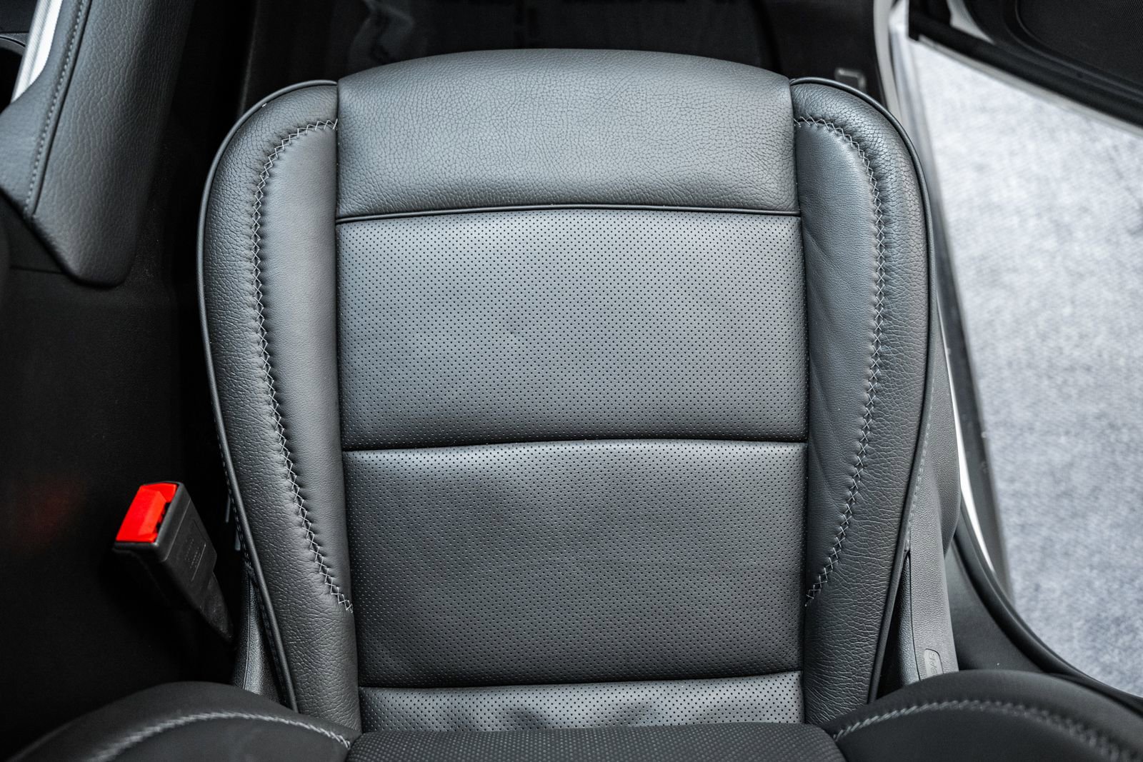 Used 2022 GMC Yukon Denali w/ Denali Premium Package AWD/4WD image 39