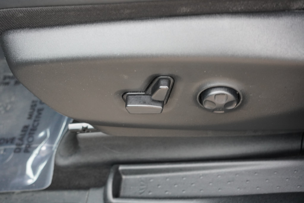 Used 2024 Chrysler Pacifica Limited FWD image 27