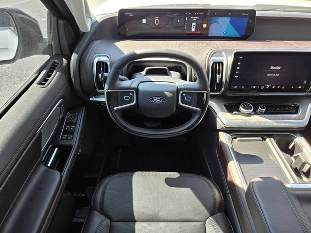 Certified 2025 Ford Expedition Platinum w/ Platinum Ultimate Package AWD/4WD image 16