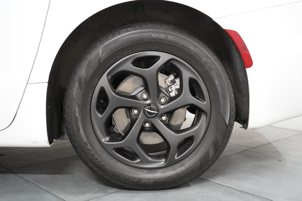 Used 2023 Chrysler Pacifica Limited w/ S Appearance Package FWD image 35