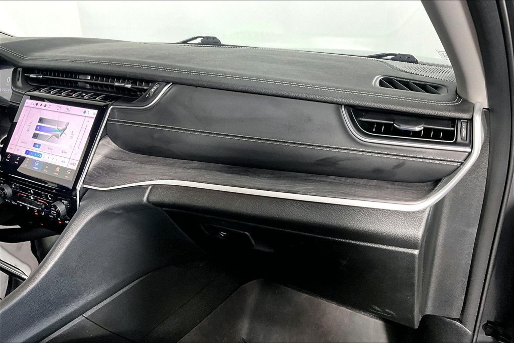 Used 2023 Jeep Grand Cherokee Limited RWD image 16