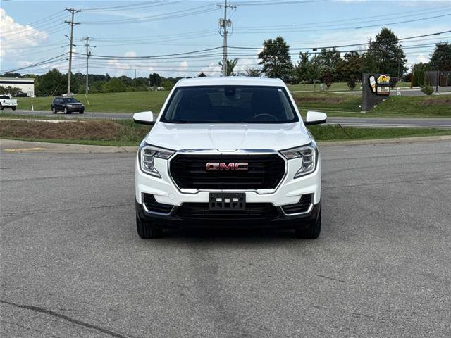 Used 2024 GMC Terrain SLE AWD/4WD image 2