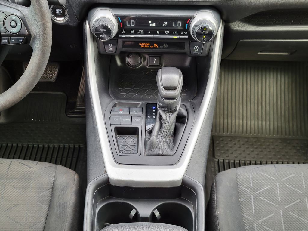 Used 2020 Toyota RAV4 XLE image 22