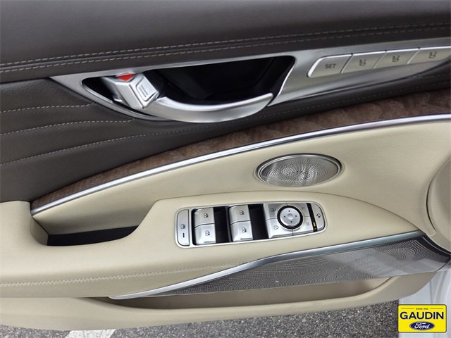 Used 2019 Kia K900 Luxury image 18