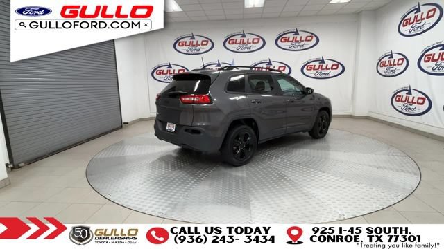 Used 2018 Jeep Cherokee Latitude w/ Altitude Package FWD image 8