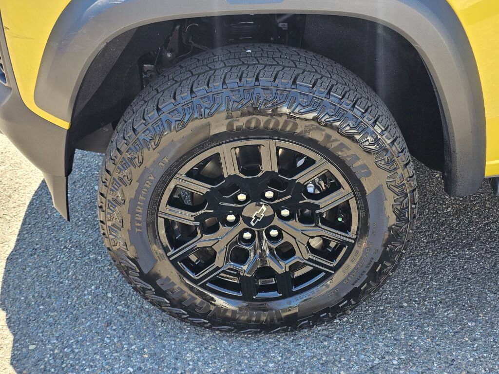 Used 2023 Chevrolet Colorado Trail Boss w/ Technology Package AWD/4WD image 10