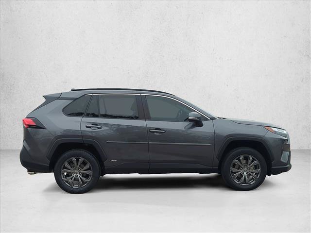 Used 2022 Toyota RAV4 XLE Premium AWD/4WD image 4