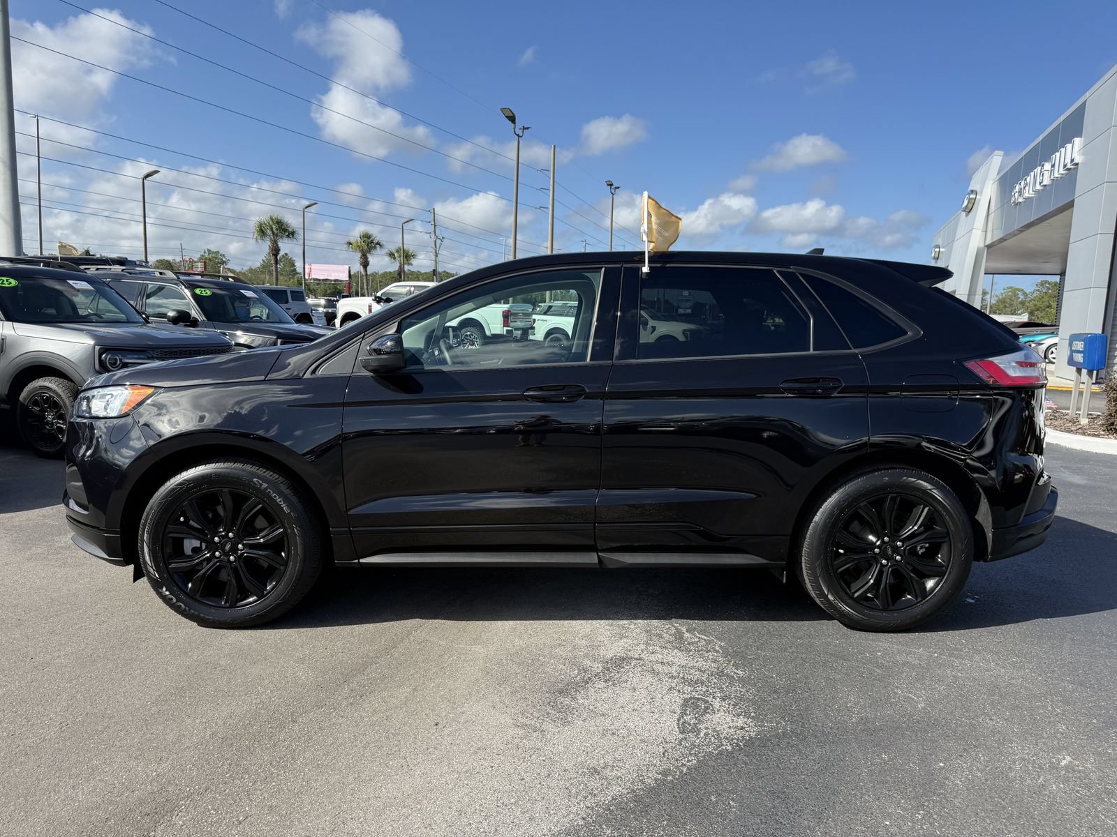 Certified 2023 Ford Edge SE w/ Black Appearance Package AWD/4WD image 7
