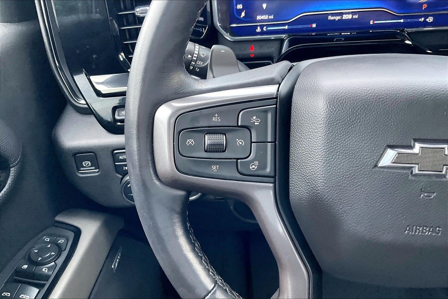 Used 2022 Chevrolet Silverado 1500 ZR2 w/ Technology Package AWD/4WD image 17