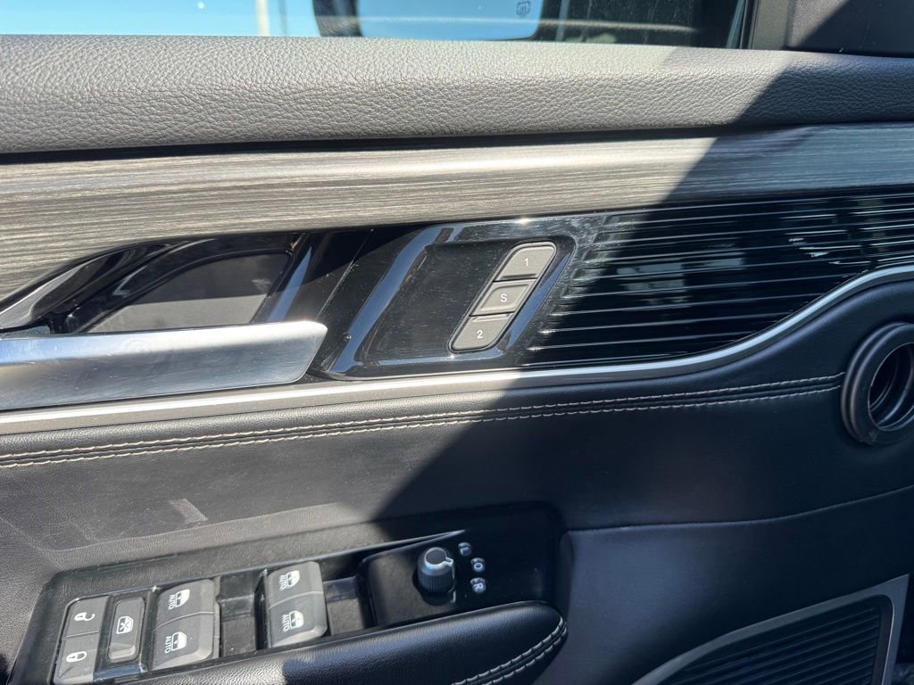 Used 2024 Jeep Wagoneer Series II w/ Flexible Seating Group image 12