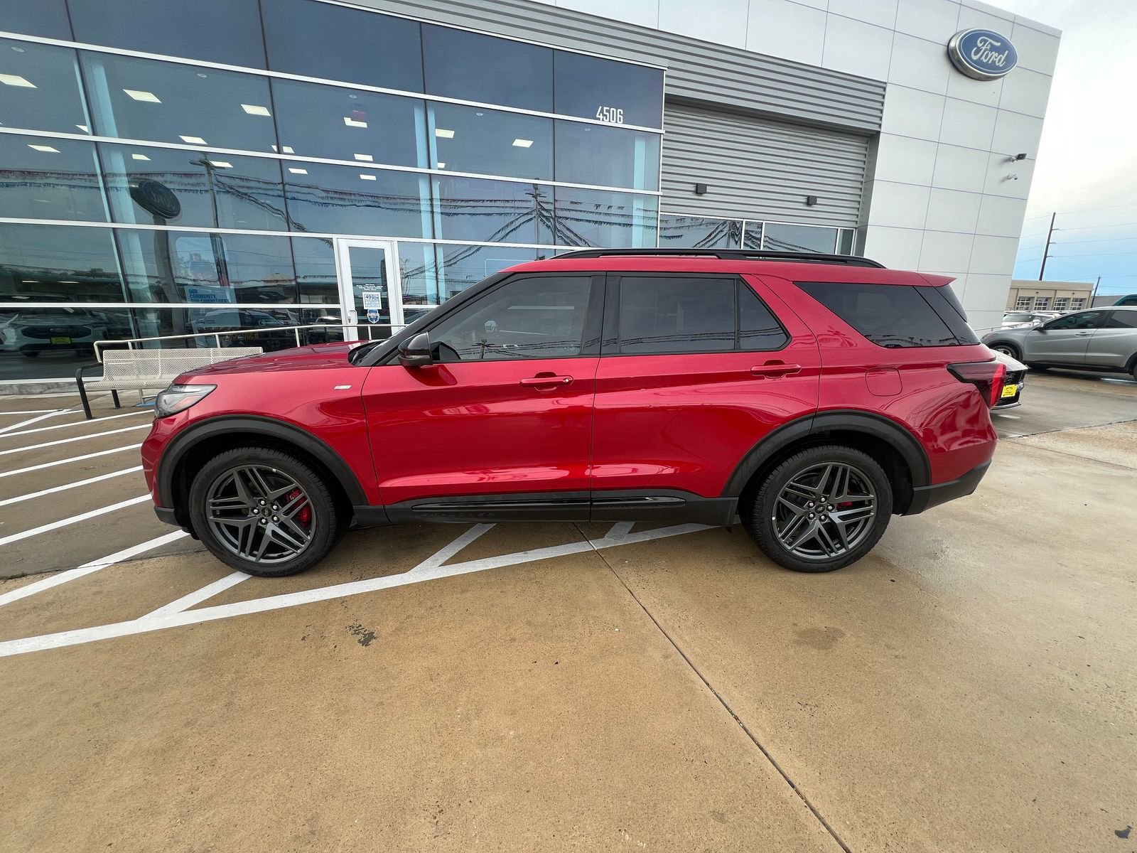 Certified 2025 Ford Explorer ST-Line w/ Premium Package RWD image 6