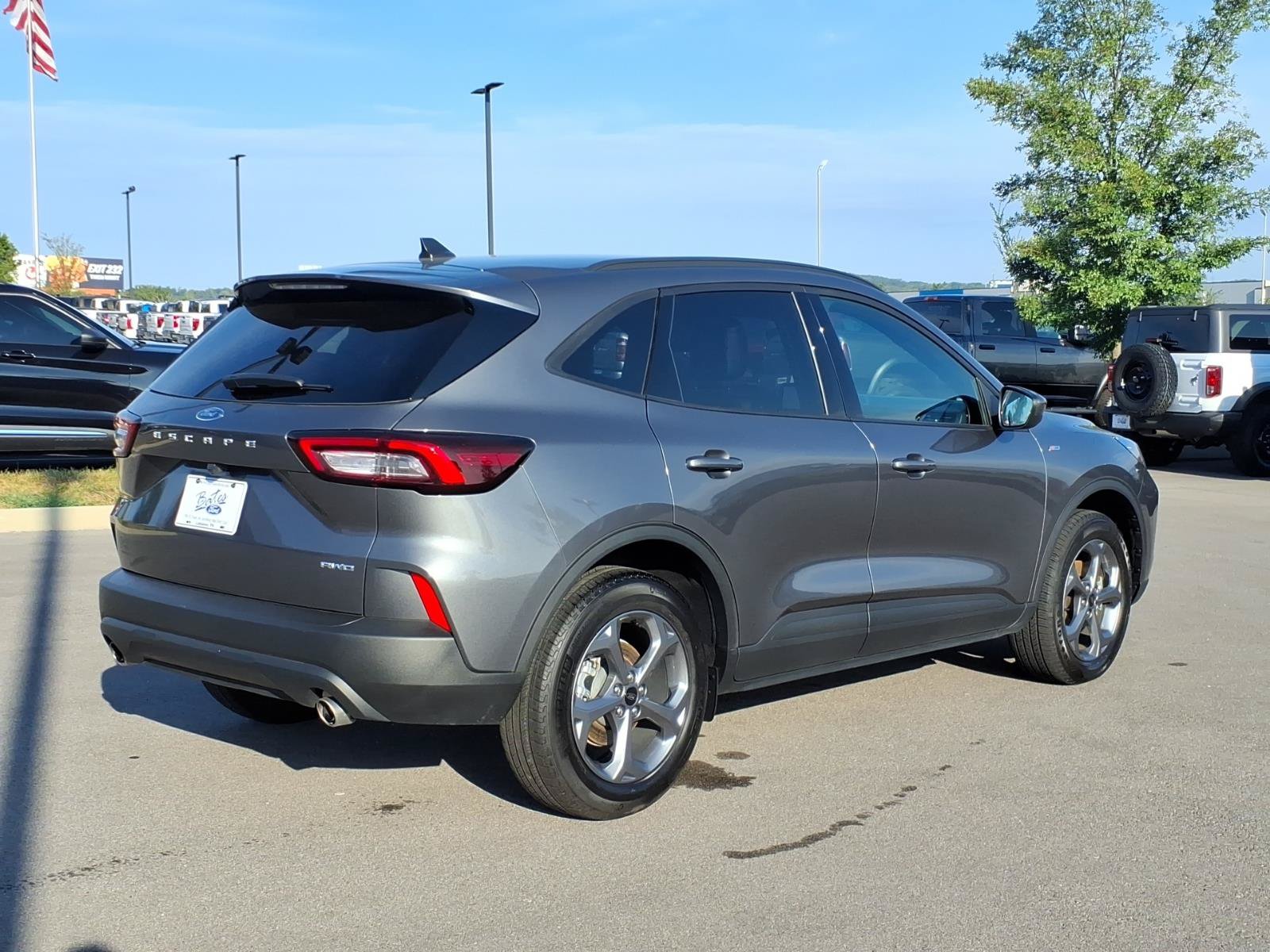Certified 2025 Ford Escape ST-Line Select AWD/4WD image 3