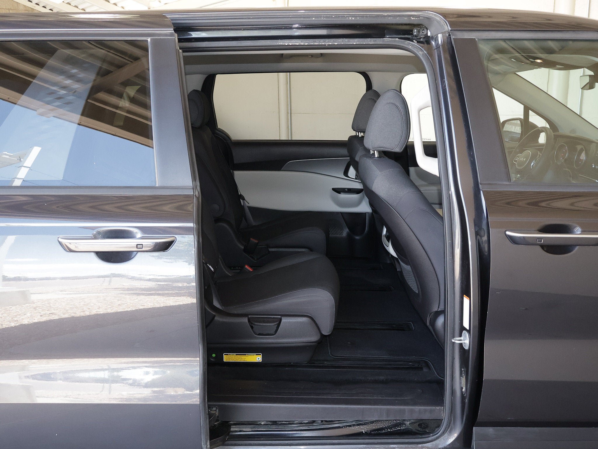 Used 2022 Kia Carnival LX FWD image 45