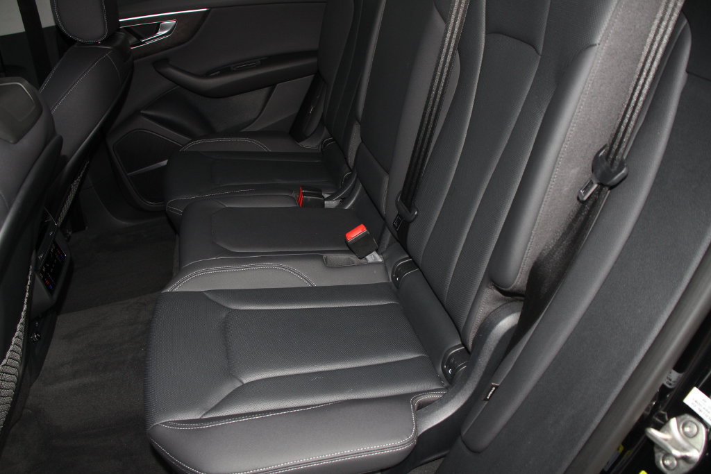 Used 2022 Audi Q8 Premium Plus AWD/4WD image 21