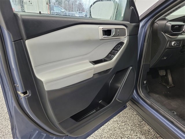 Certified 2021 Ford Explorer XLT w/ Equipment Group 202A image 6