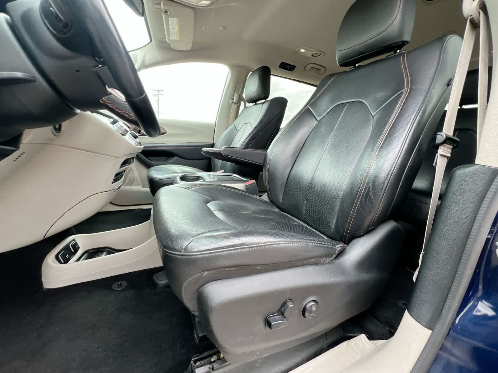 Used 2018 Chrysler Pacifica Touring-L Plus FWD image 16