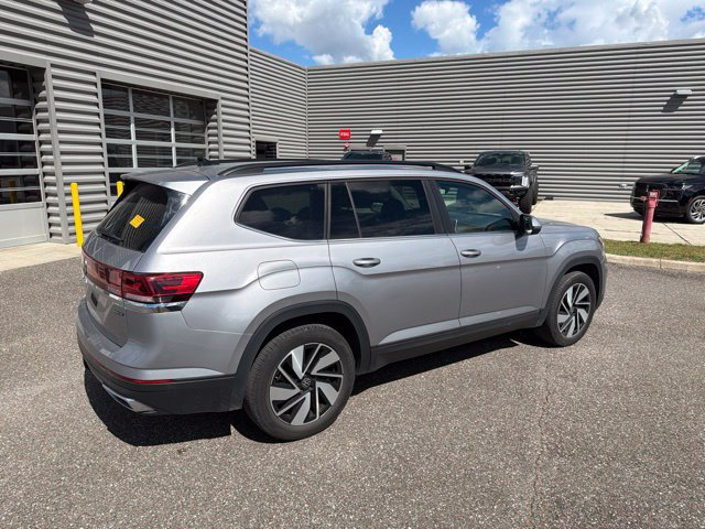 Used 2025 Volkswagen Atlas SE AWD/4WD image 4