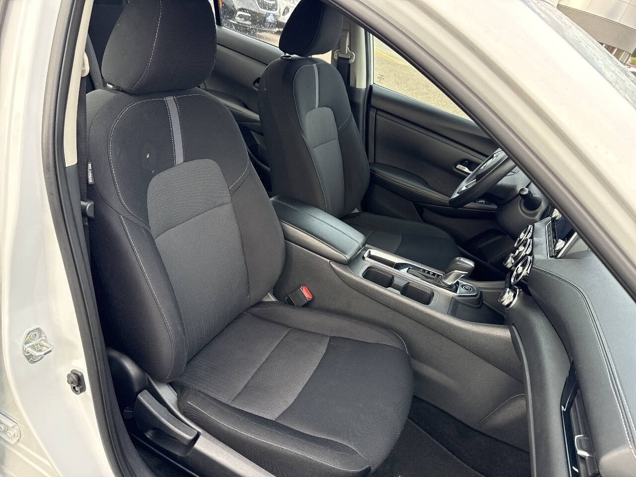 Used 2024 Nissan Sentra SV FWD image 17