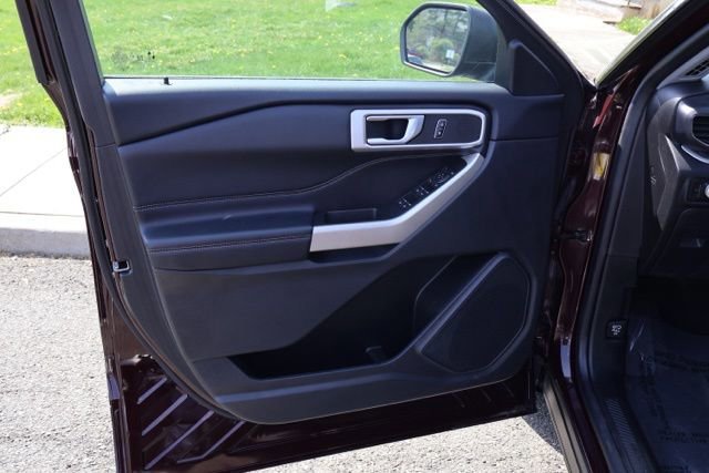 Certified 2022 Ford Explorer XLT w/ Equipment Group 202A image 11