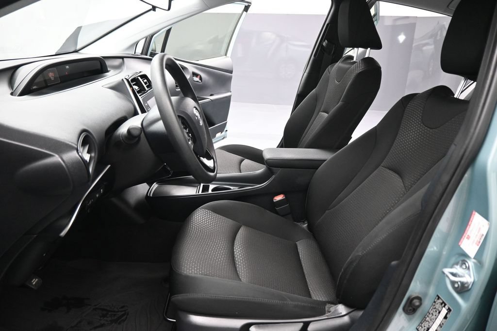 Used 2021 Toyota Prius LE FWD image 10