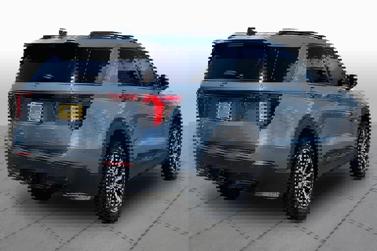 Certified 2025 Ford Explorer ST-Line RWD image 3