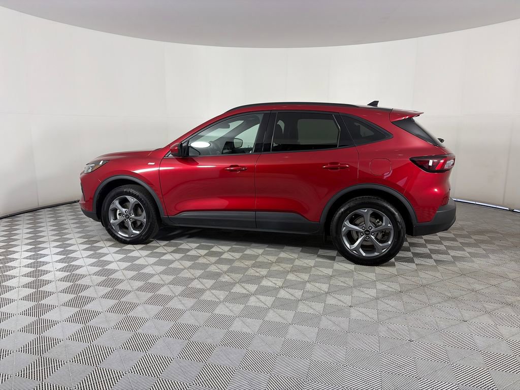 Certified 2025 Ford Escape ST-Line Select AWD/4WD image 4