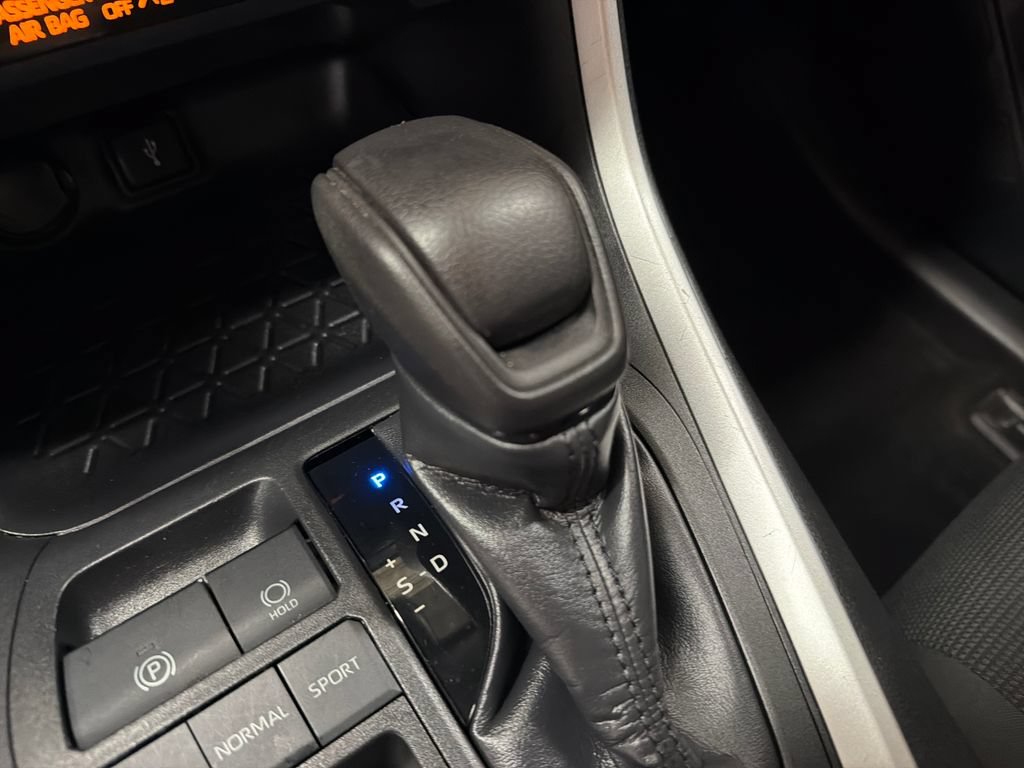 Used 2020 Toyota RAV4 LE FWD image 27