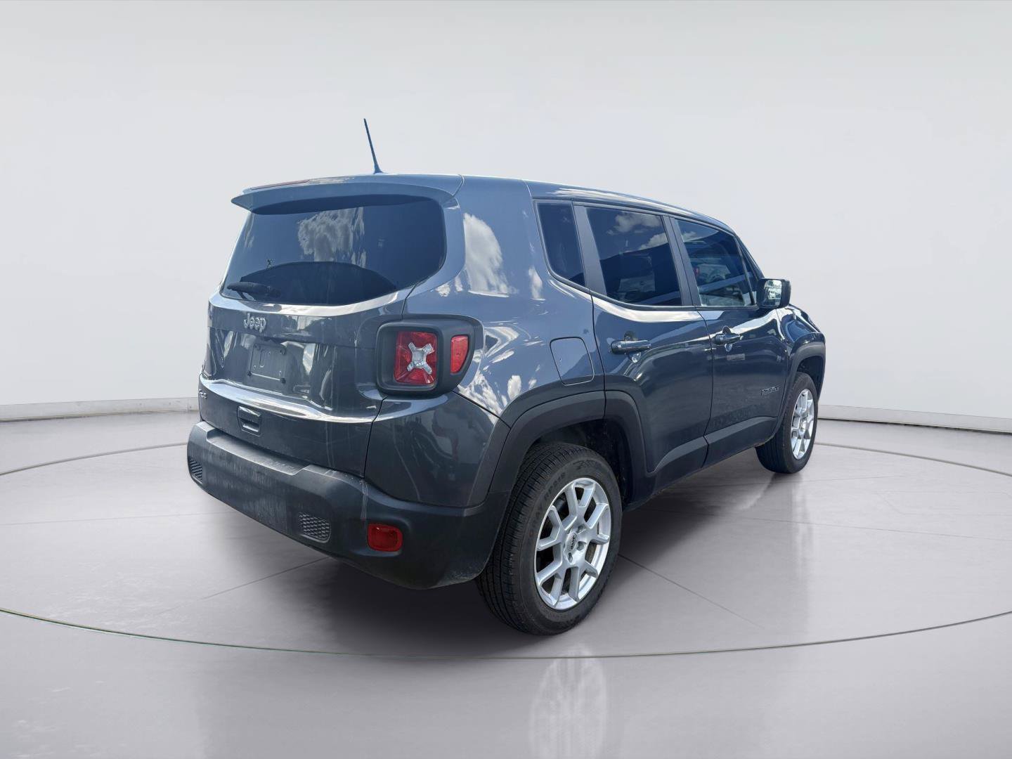 Used 2023 Jeep Renegade Latitude AWD/4WD image 4