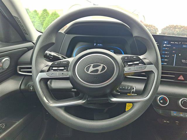 Used 2024 Hyundai Elantra SE FWD image 16