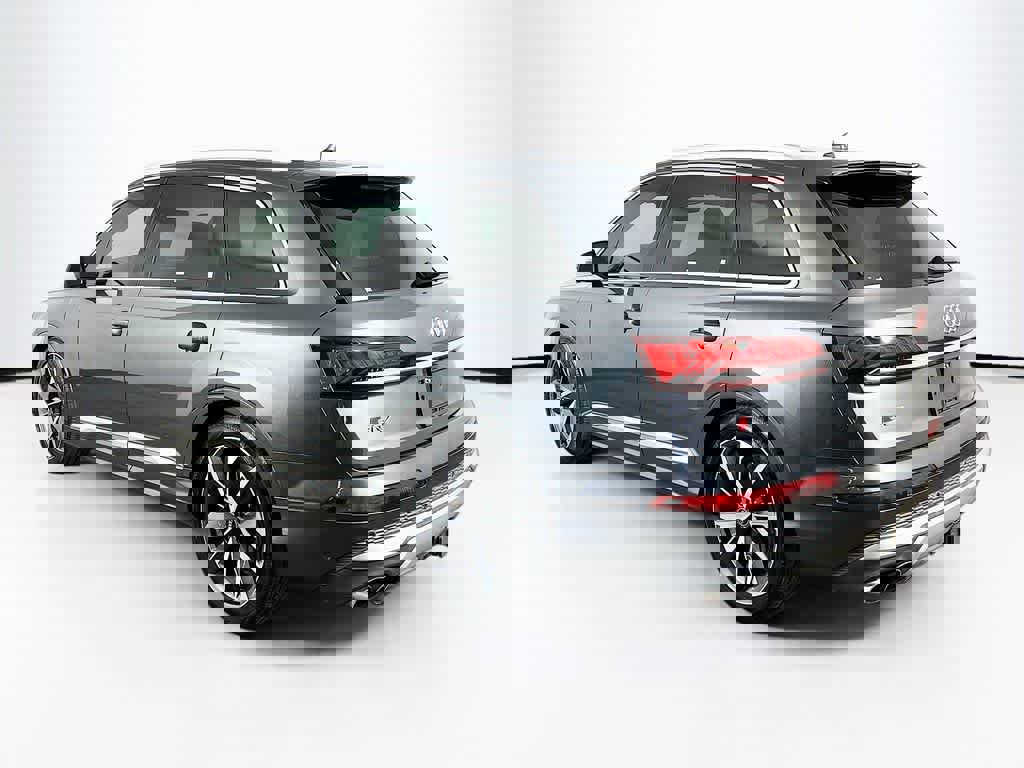 Used 2021 Audi SQ7 Premium Plus w/ Executive Package image 3