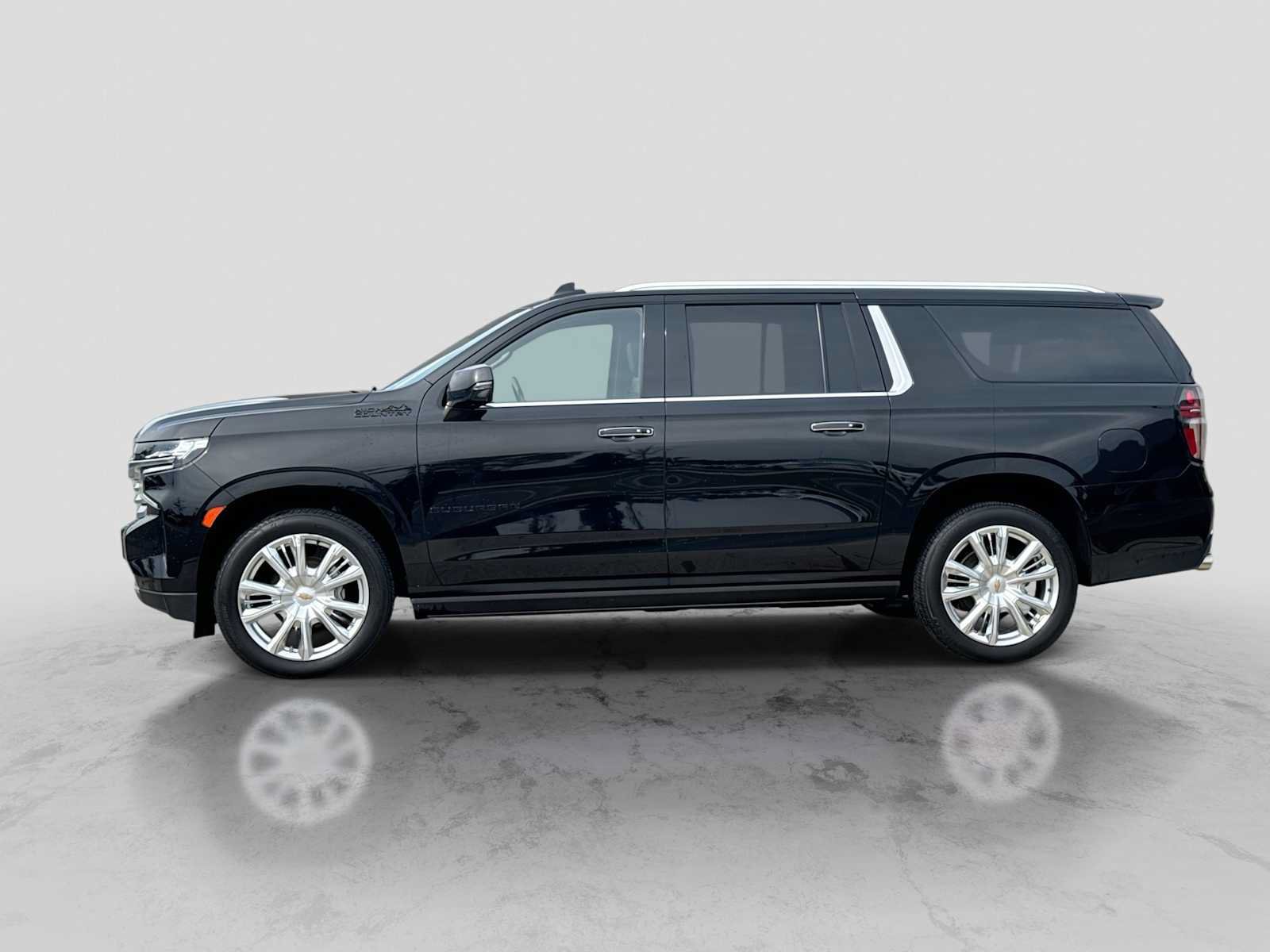 Used 2021 Chevrolet Suburban High Country w/ Premium Package AWD/4WD image 3