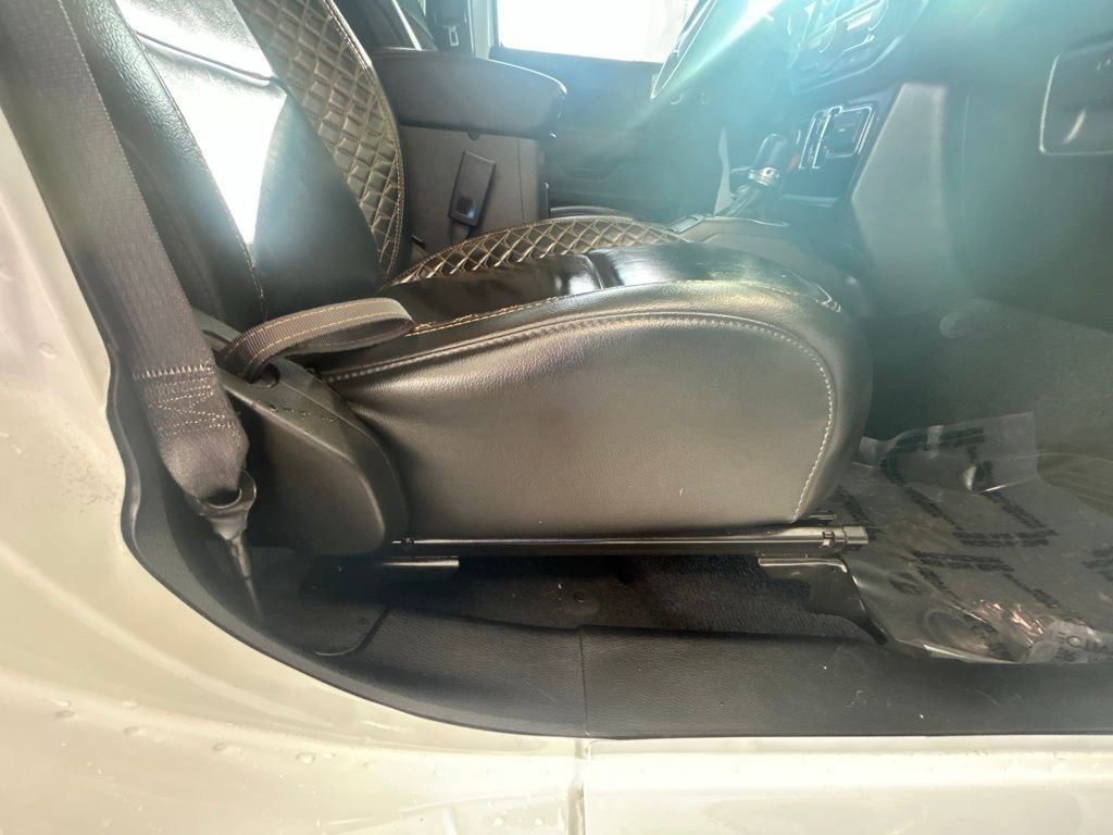 Used 2023 Jeep Gladiator Overland image 24