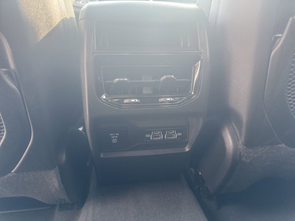 Used 2024 Jeep Grand Cherokee Altitude image 30