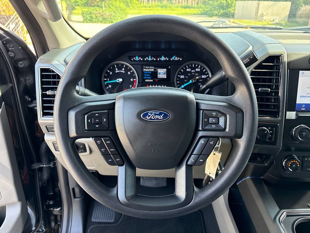 Certified 2022 Ford F250 XLT w/ XLT Premium Package AWD/4WD image 18
