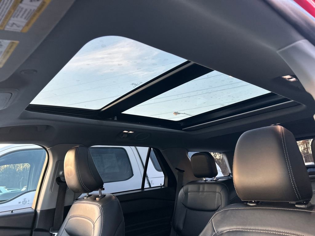 Certified 2022 Ford Explorer XLT w/ Equipment Group 202A image 23