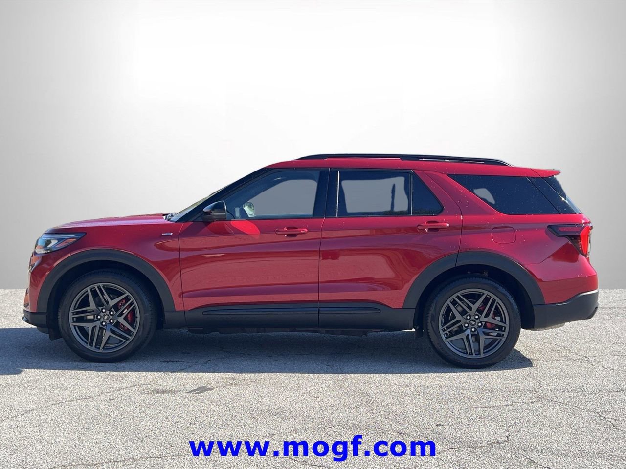 Certified 2025 Ford Explorer ST-Line w/ Premium Package AWD/4WD image 6