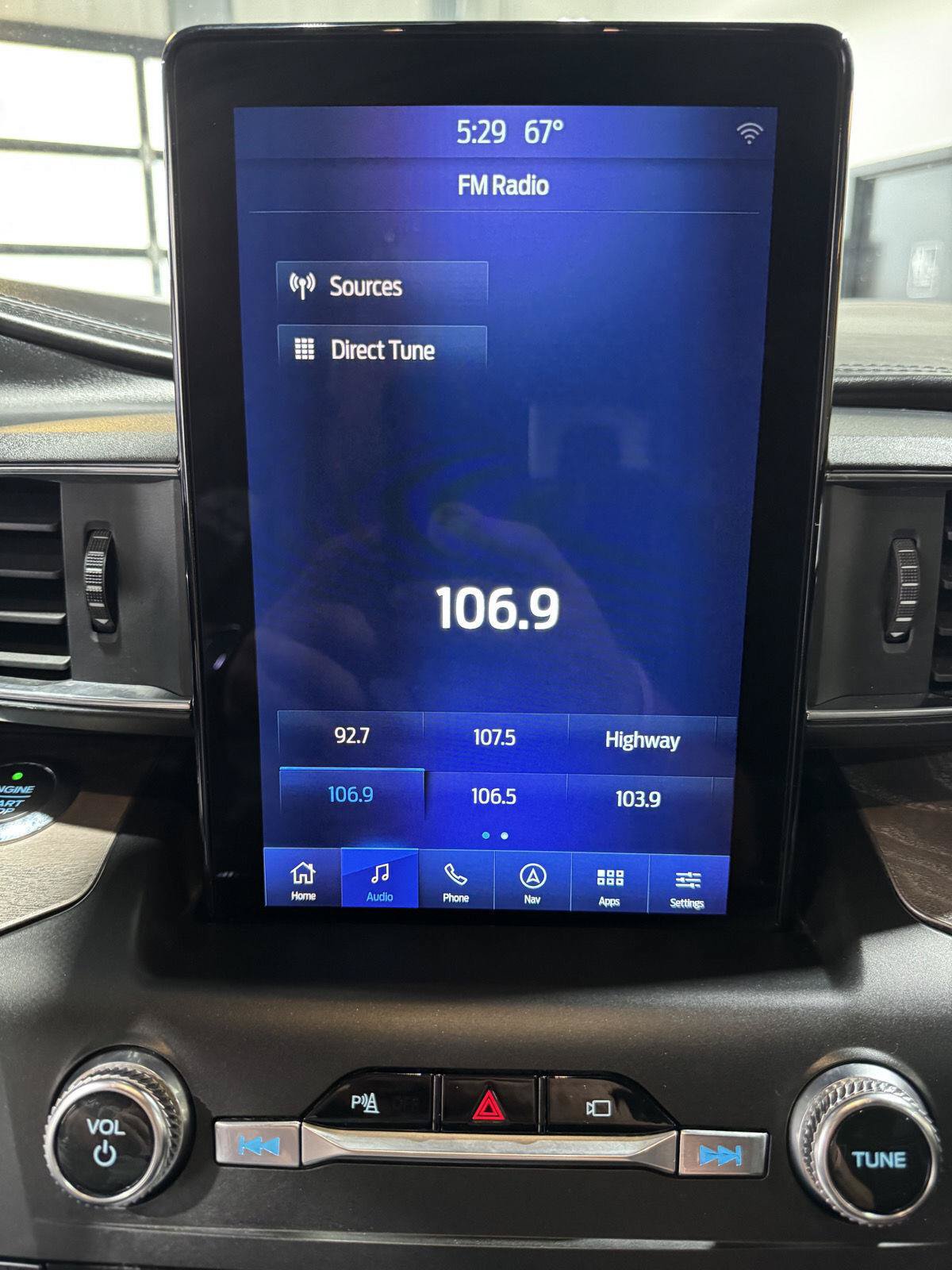 Certified 2020 Ford Explorer Platinum w/ Premium Technology Package AWD/4WD image 32