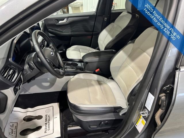 Certified 2025 Ford Escape SE w/ Class II Trailer Tow Package image 9