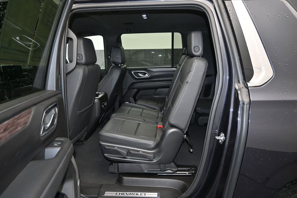 Used 2023 Chevrolet Suburban LT AWD/4WD image 15