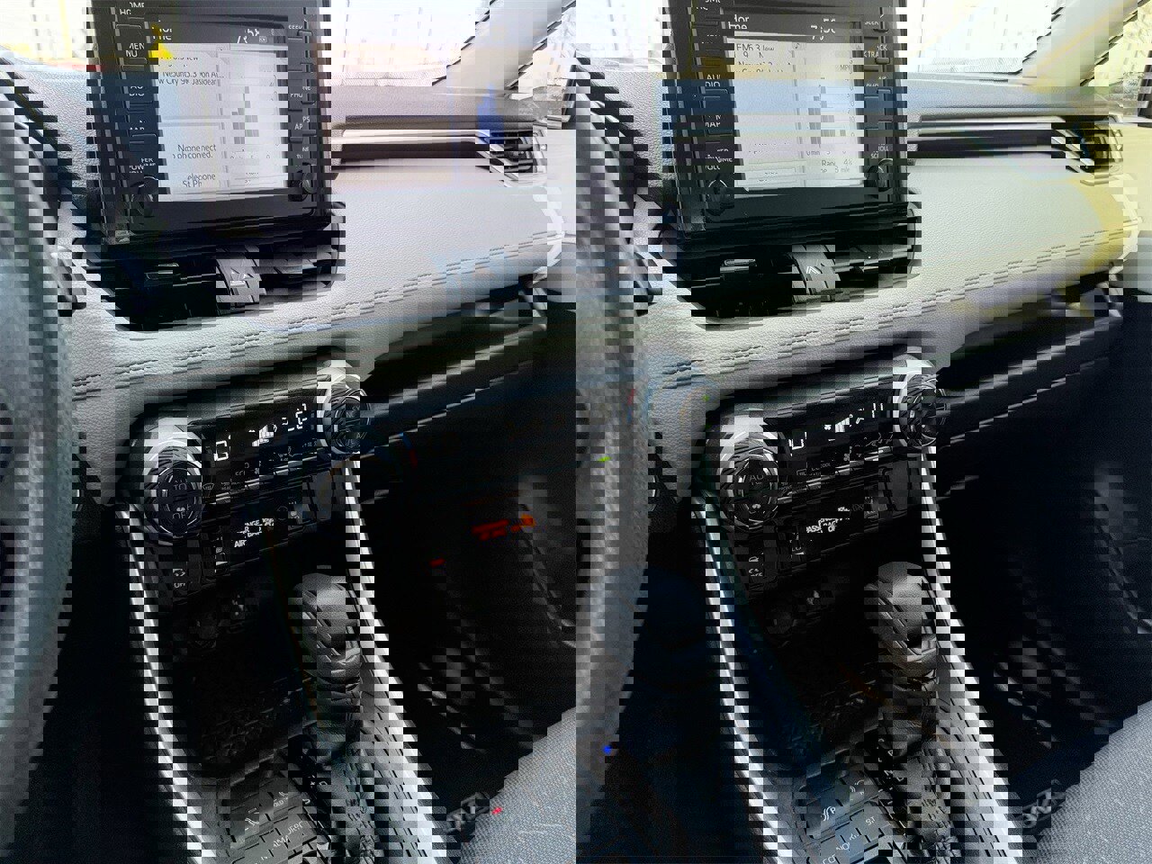 Used 2019 Toyota RAV4 XLE w/ Convenience Package image 16