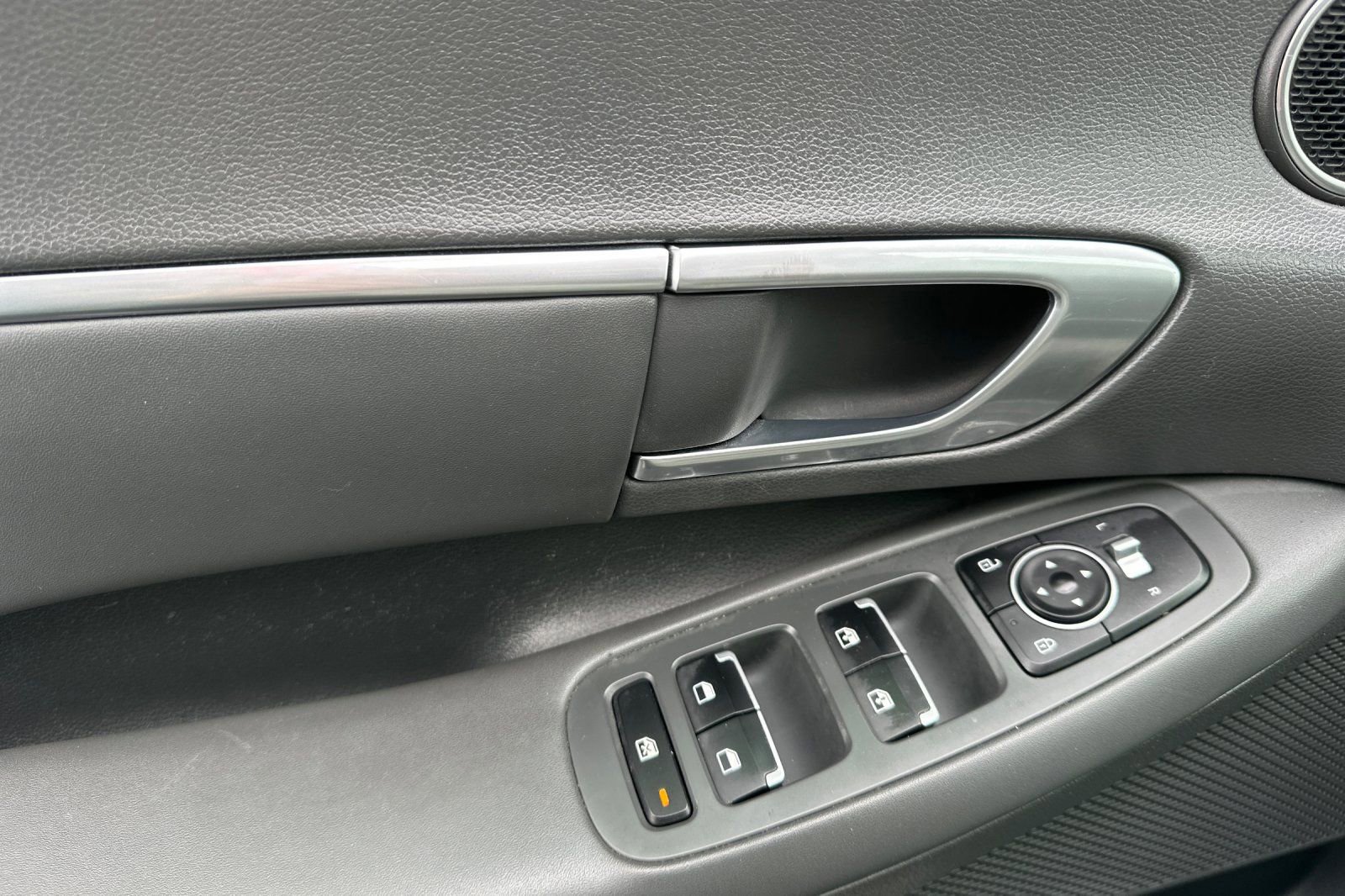 Used 2021 Hyundai Sonata SEL w/ Cargo Package image 12