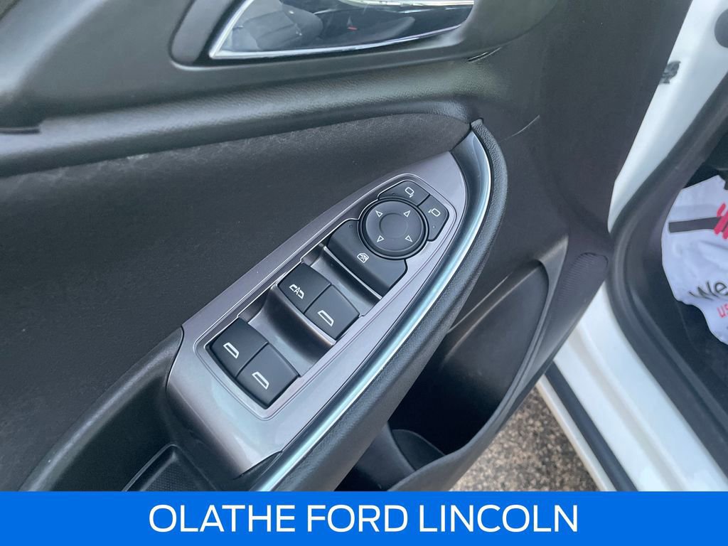 Used 2021 Chevrolet Malibu LT image 24