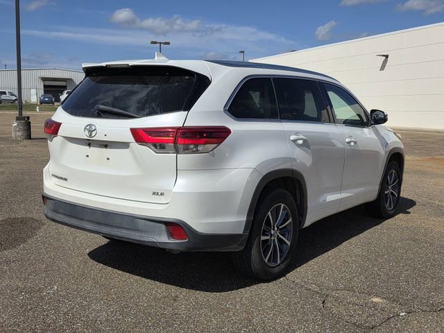 Used 2017 Toyota Highlander XLE image 4
