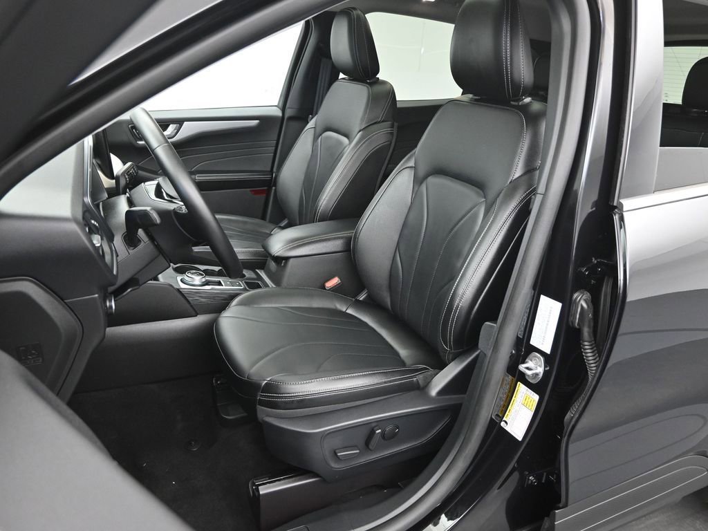 Certified 2025 Ford Escape Platinum w/ Premium Technology Package image 16