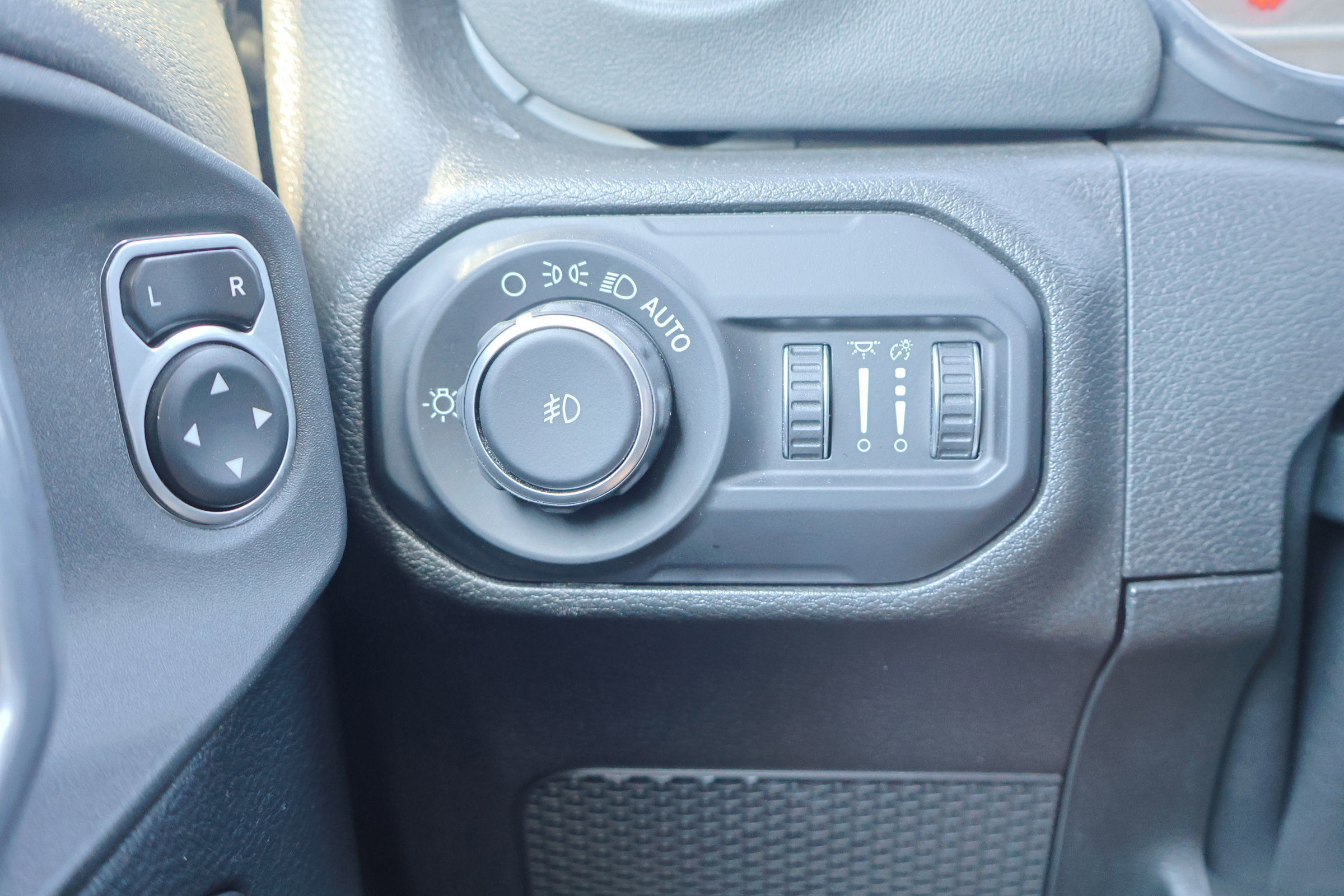 Used 2019 Jeep Wrangler Unlimited Sahara image 18
