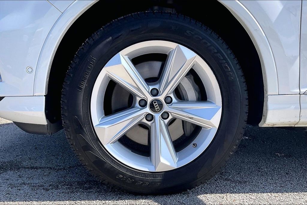 Used 2022 Audi Q7 3.0T Premium AWD/4WD image 35