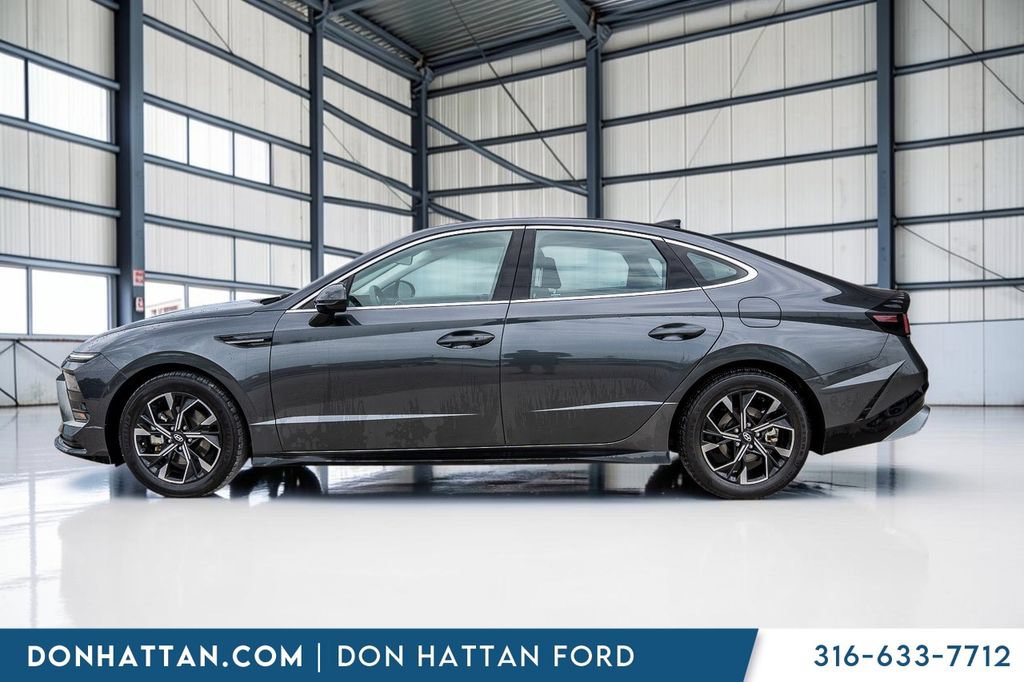 Used 2024 Hyundai Sonata SEL FWD image 2
