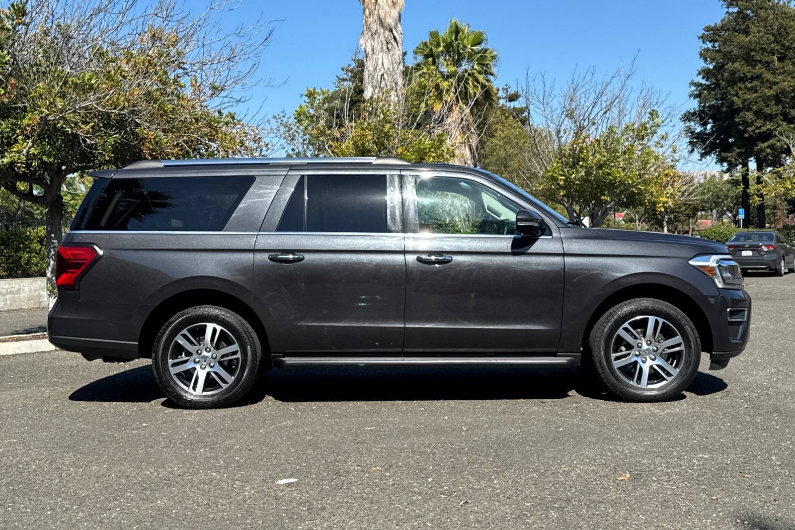 Certified 2024 Ford Expedition Max Limited RWD image 2