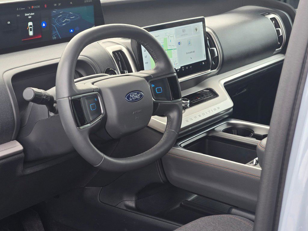 Certified 2025 Ford Expedition Active AWD/4WD image 30